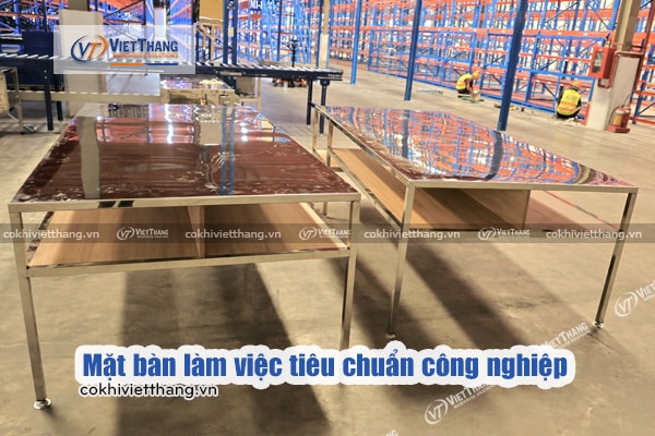 Mặt-bàn-làm-việc-tiêu-chuẩn-công-nghiệp