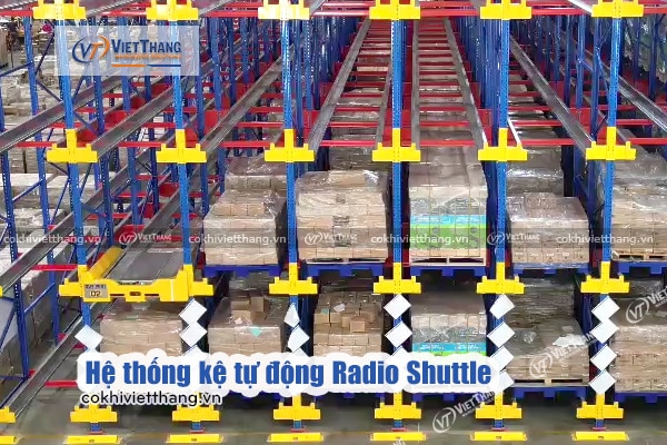Bí quyết quản lý tồn kho FIFO với hệ thống kệ công nghiệp hiện đại 2026 5 Hệ-thống-kệ-tự-động-Radio-Shuttle-tích-hợp-FIFO